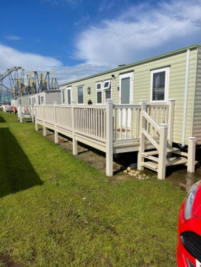 Blue 4 Caravan Ingoldmells 6 berth 3 bedrooms